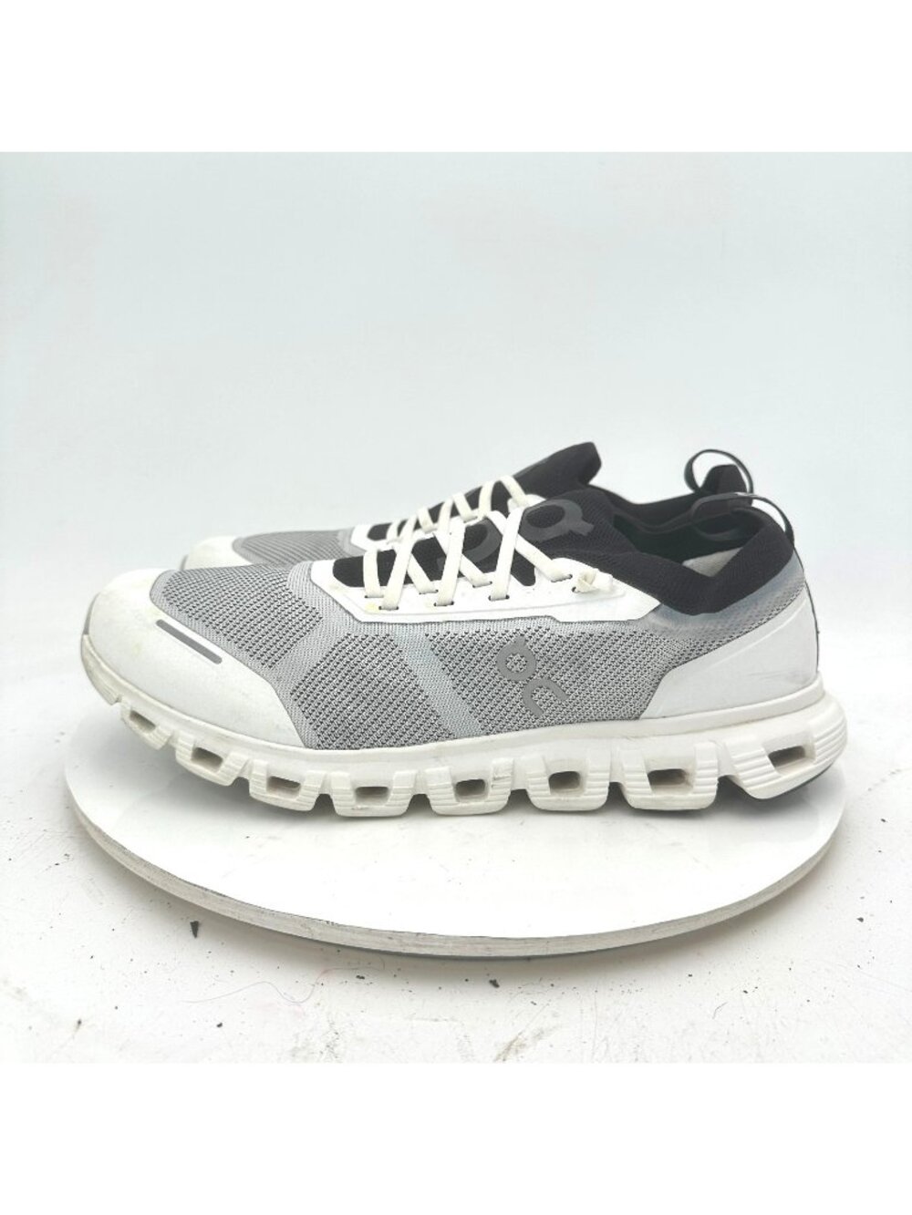 On Cloud 6 Swiss Engineering Men Size 10.5 3MF10040462 Versa White Black Shoes